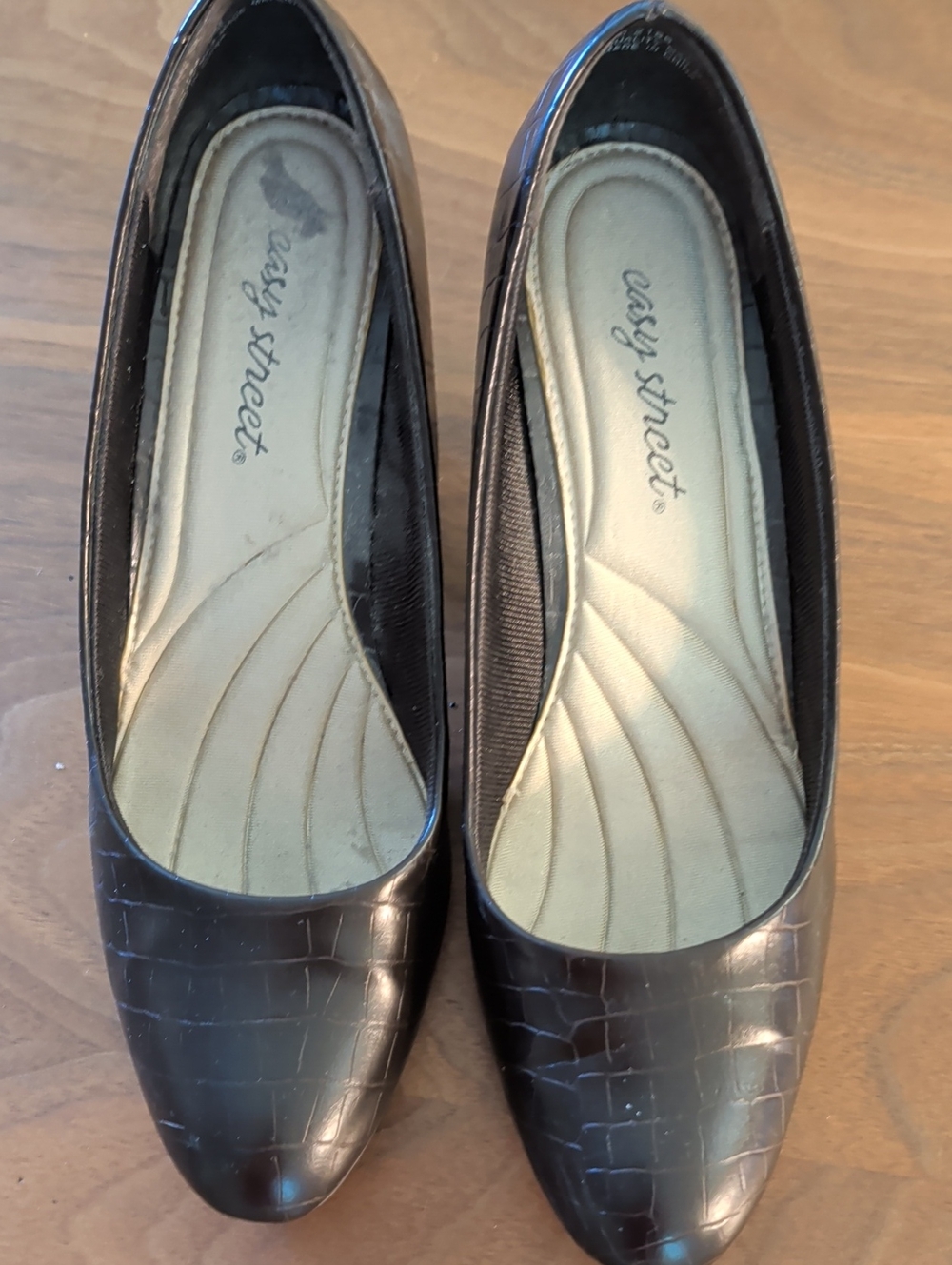 easy street Black Croc-Embossed Slip-On Ballet Flats
